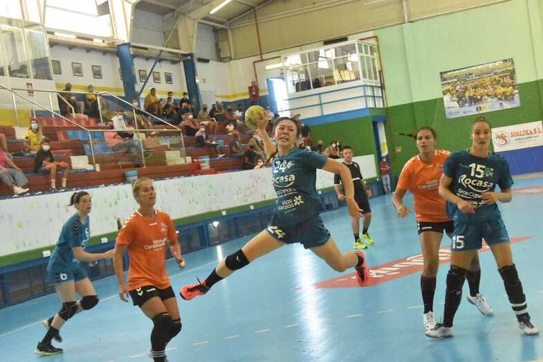 Momento del partido disputado este miércoles en Las Remudas/Miguel Ángel Suárez.